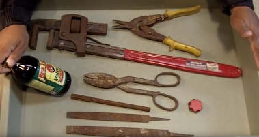 Clean_Rusty_Tools_with_Simple_Pantry_Item1
